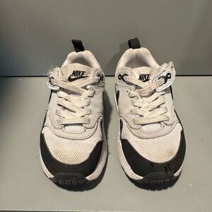 Nike toddler White and Black Casual Nike air Sneakers